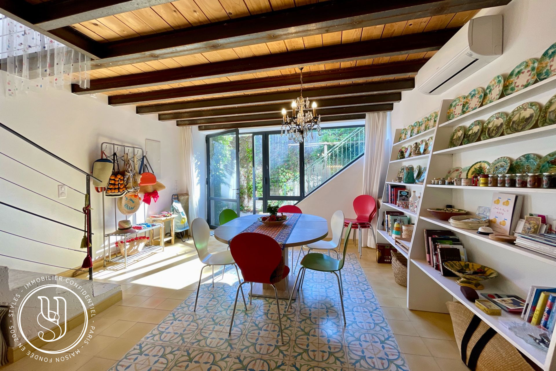 Uzès - center - a charming renovated townhouse - image 5