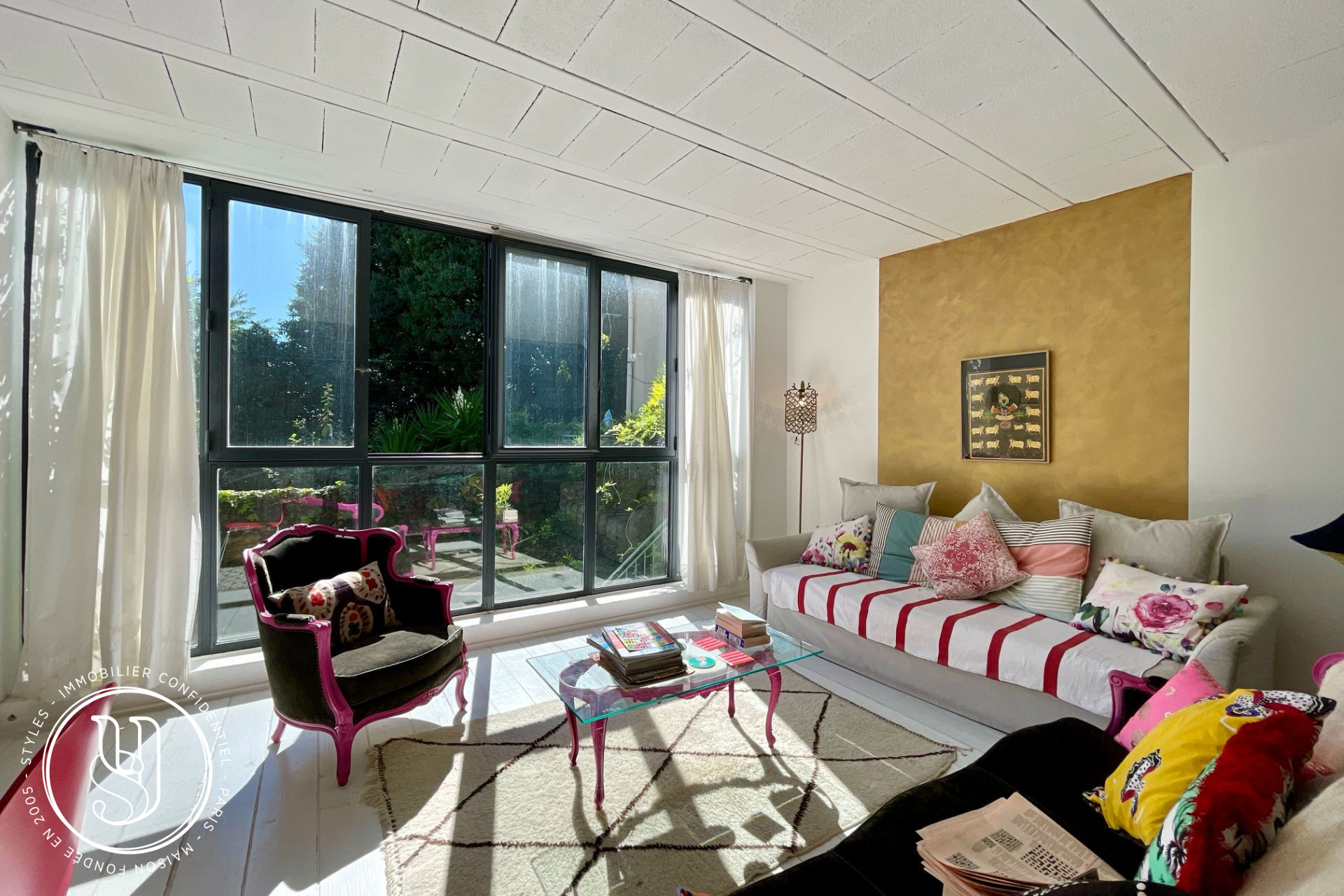 Uzès - center - a charming renovated townhouse - image 3