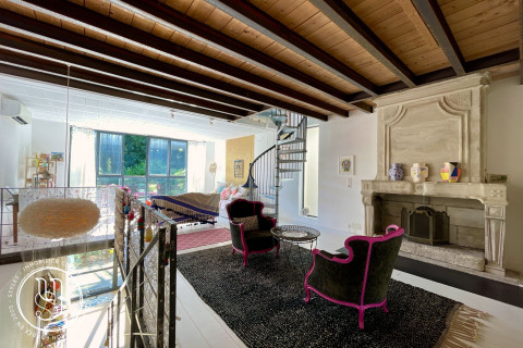 Uzès - center - a charming renovated townhouse - image 1