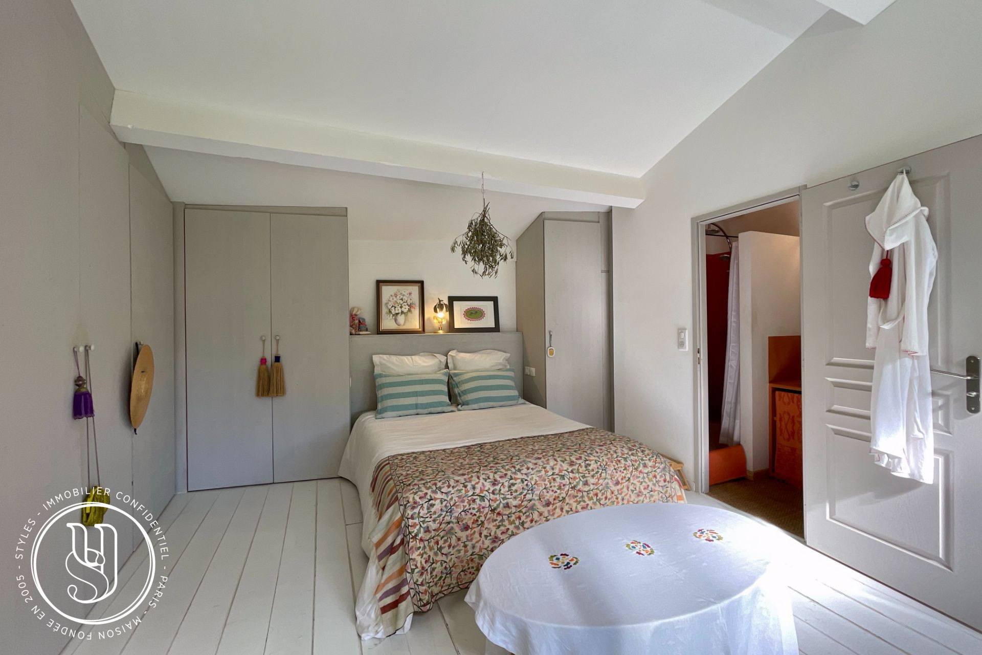 Uzès - center - a charming renovated townhouse - image 15