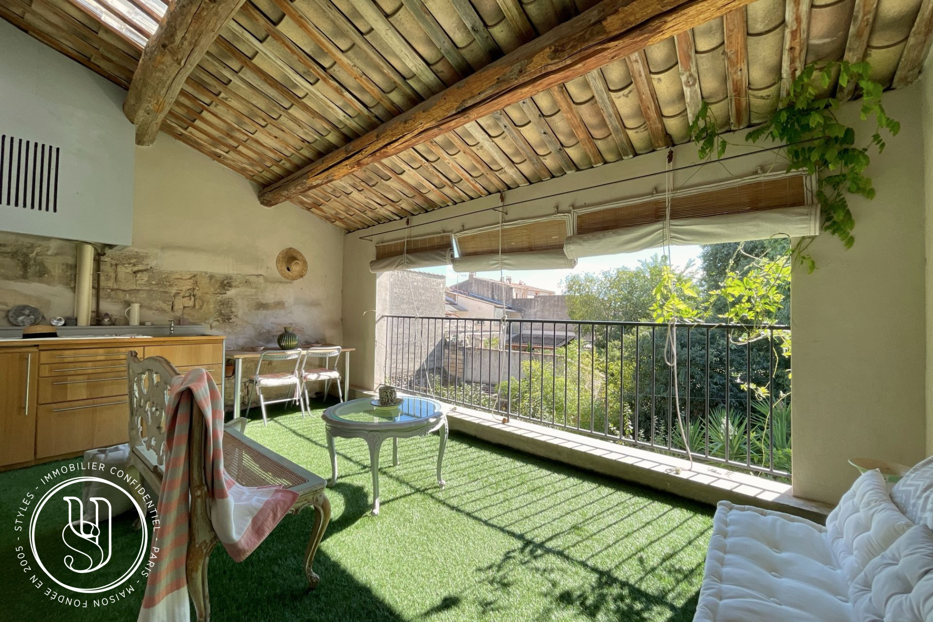 Uzès - center - a charming renovated townhouse - image 2