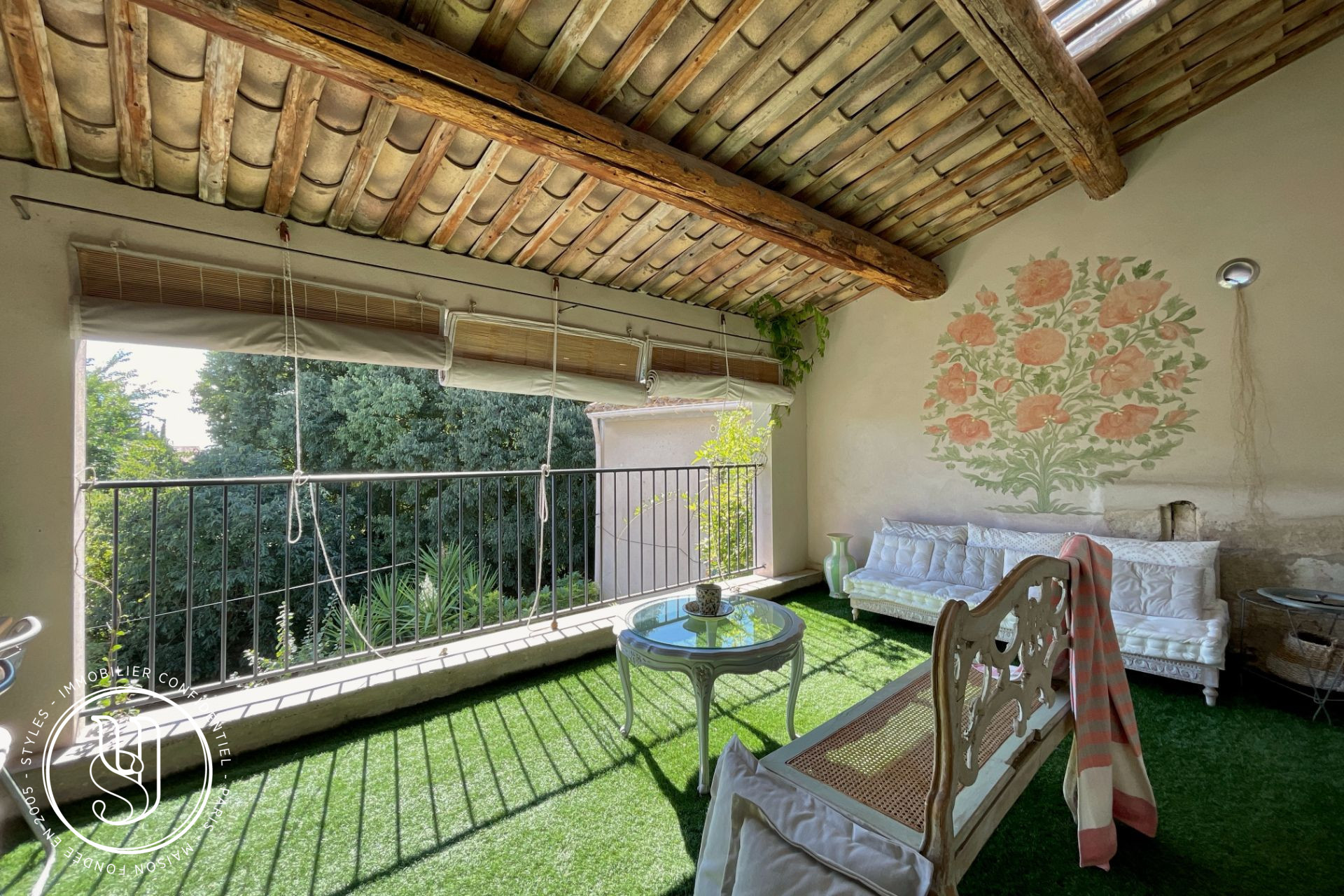 Uzès - center - a charming renovated townhouse - image 12