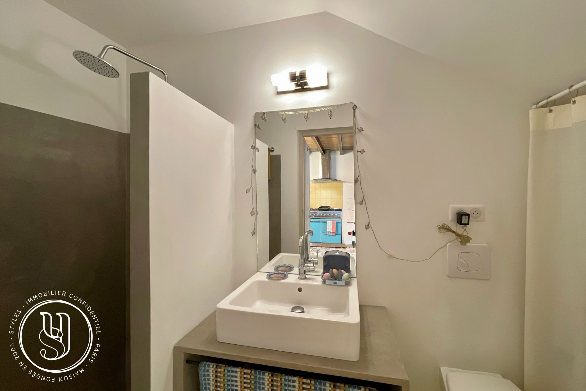 Uzès - center - a charming renovated townhouse - image 16