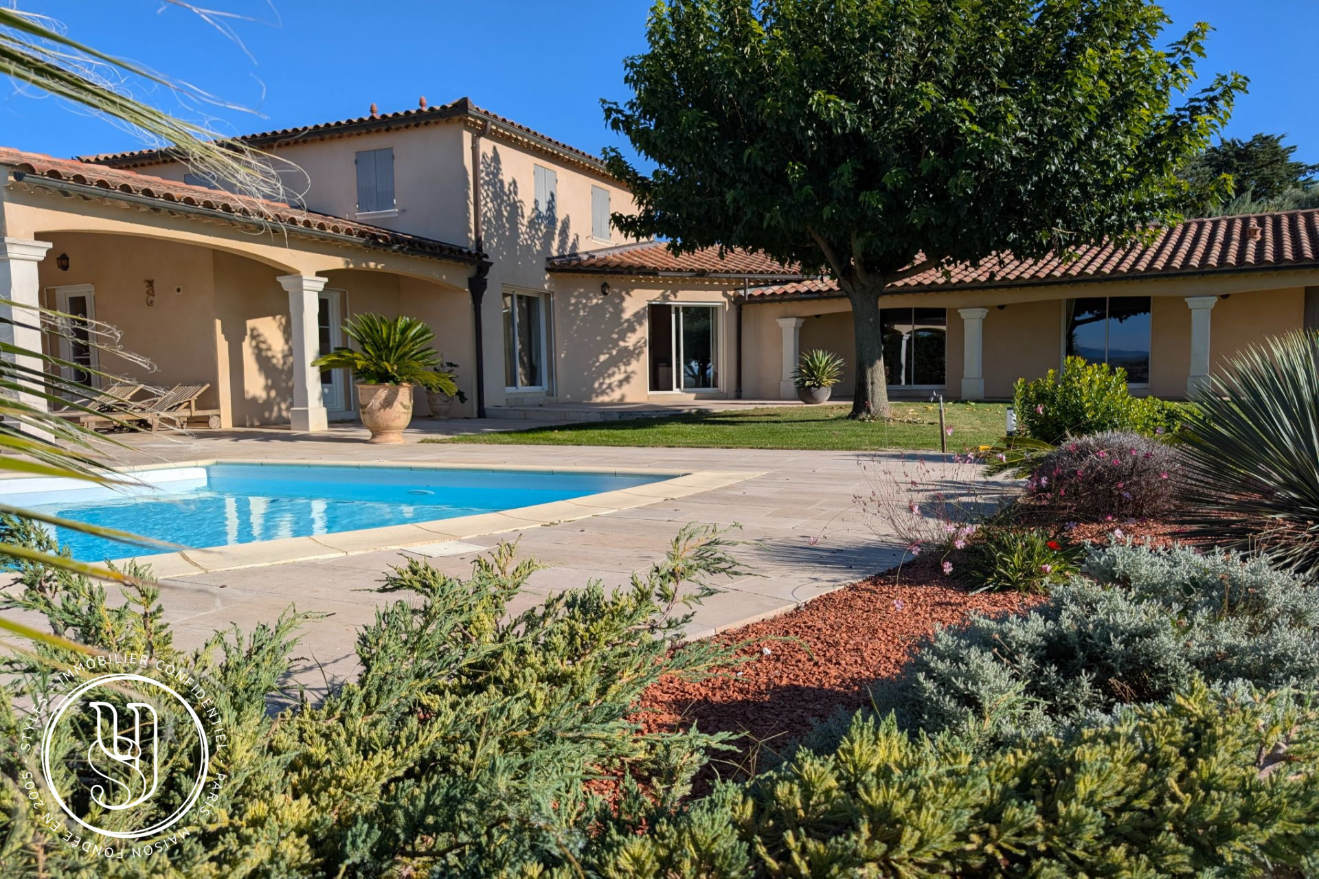 Uzès - close, house with views located in a popular village - image 6