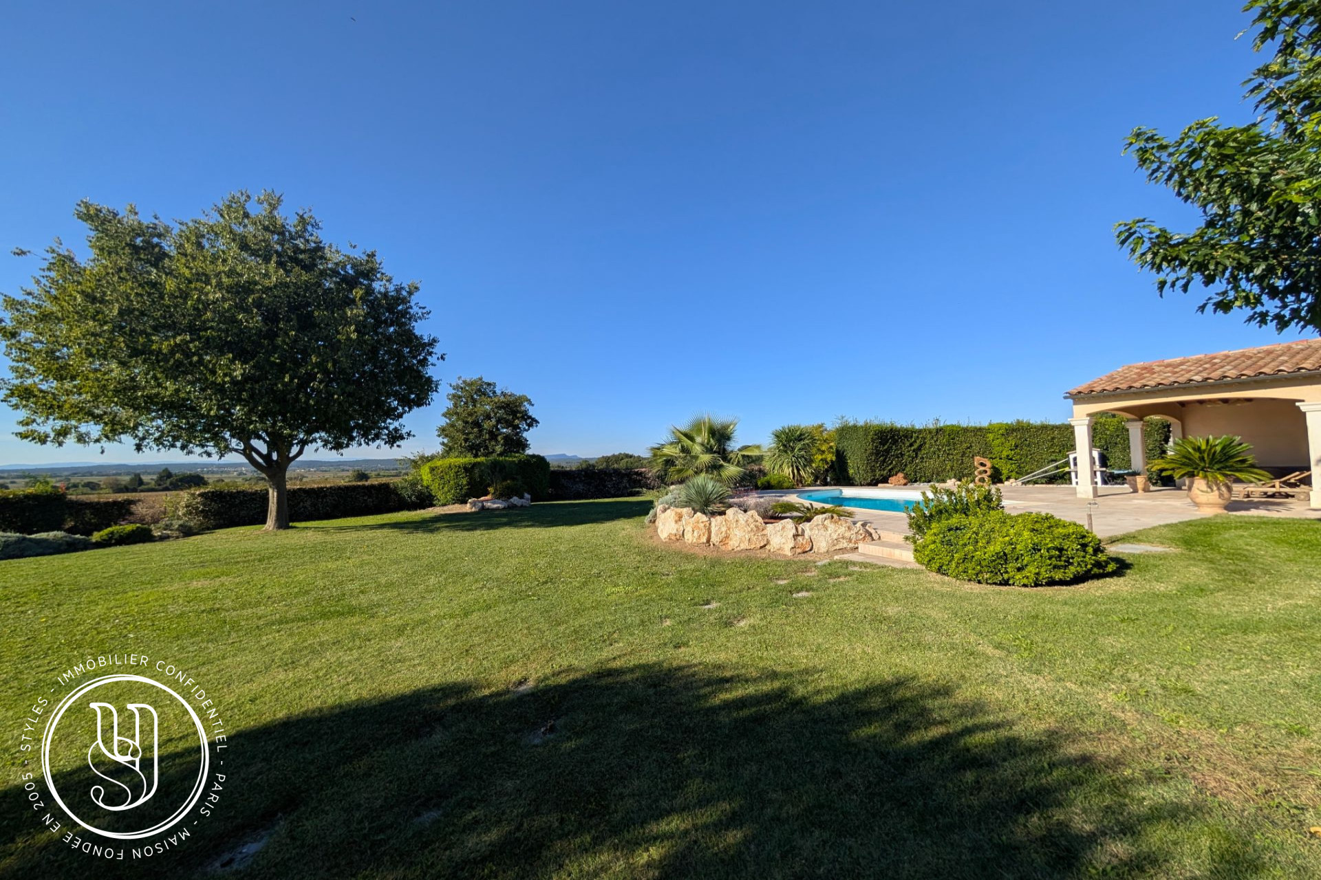 Uzès - close, house with views located in a popular village - image 9