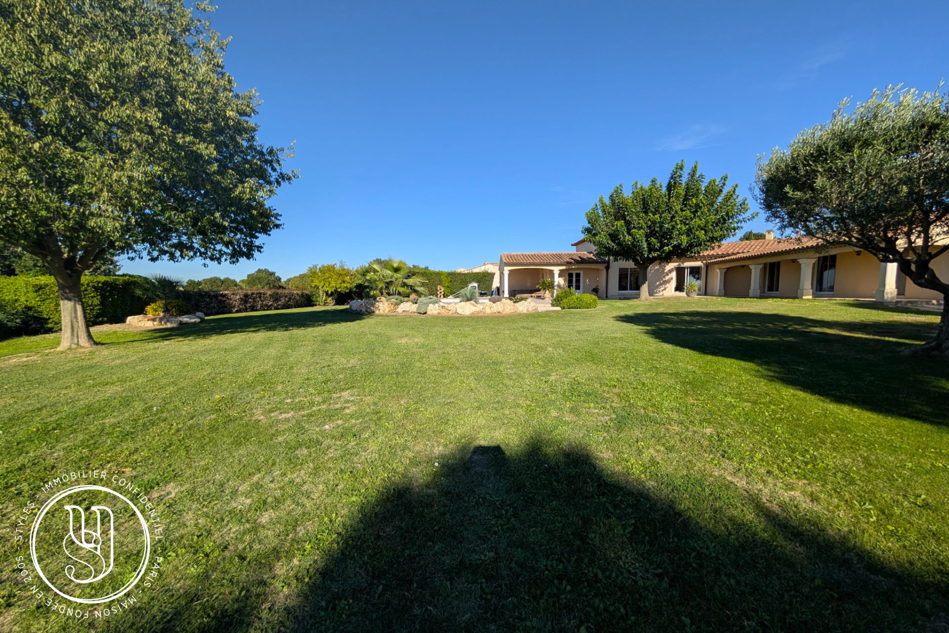 Uzès - close, house with views located in a popular village - image 3