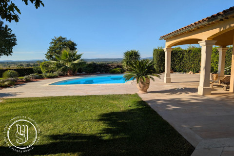 Uzès - close, house with views located in a popular village - image 1