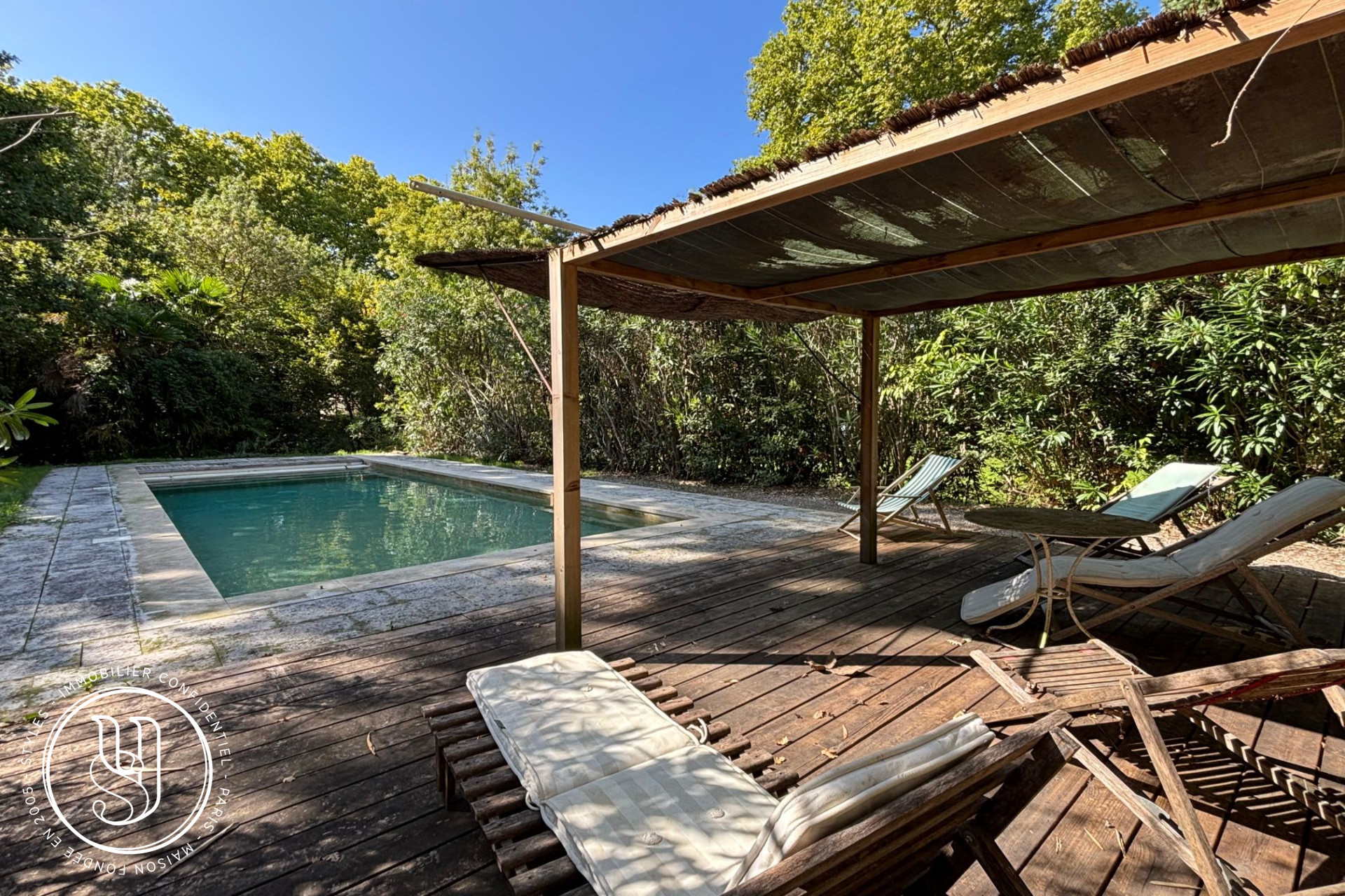 Saint-Rémy-de-Provence - Provençal farmhouse with rare potential - image 6