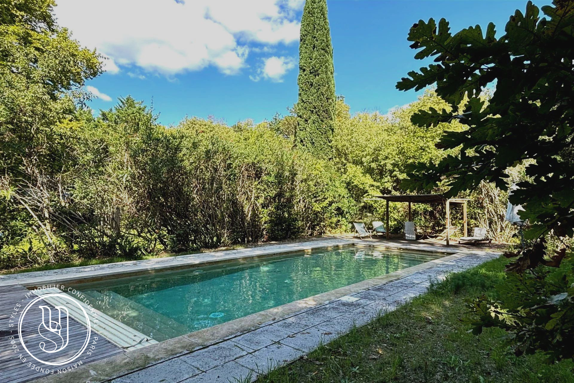 Saint-Rémy-de-Provence - Provençal farmhouse with rare potential - image 3