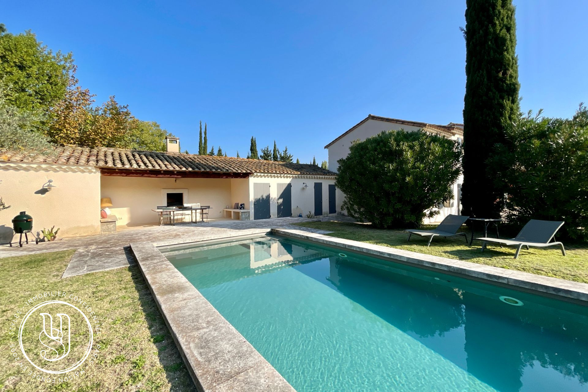 Saint-Rémy-de-Provence - A fully renovated Provençal farmhouse - image 20