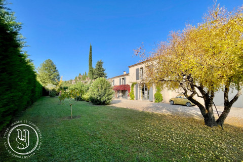 Saint-Rémy-de-Provence - A fully renovated Provençal farmhouse - image 1