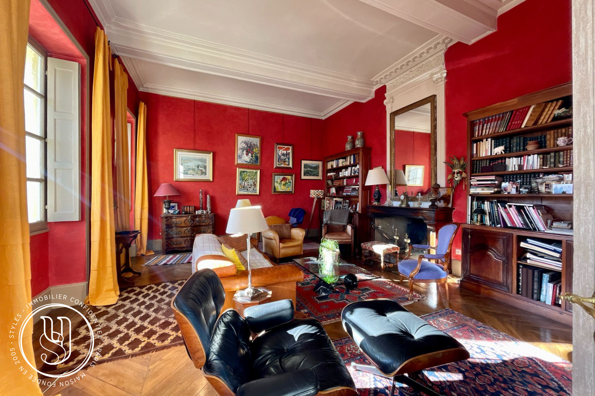 Uzès - center, stunning manor house with an elevator and garage - image 3