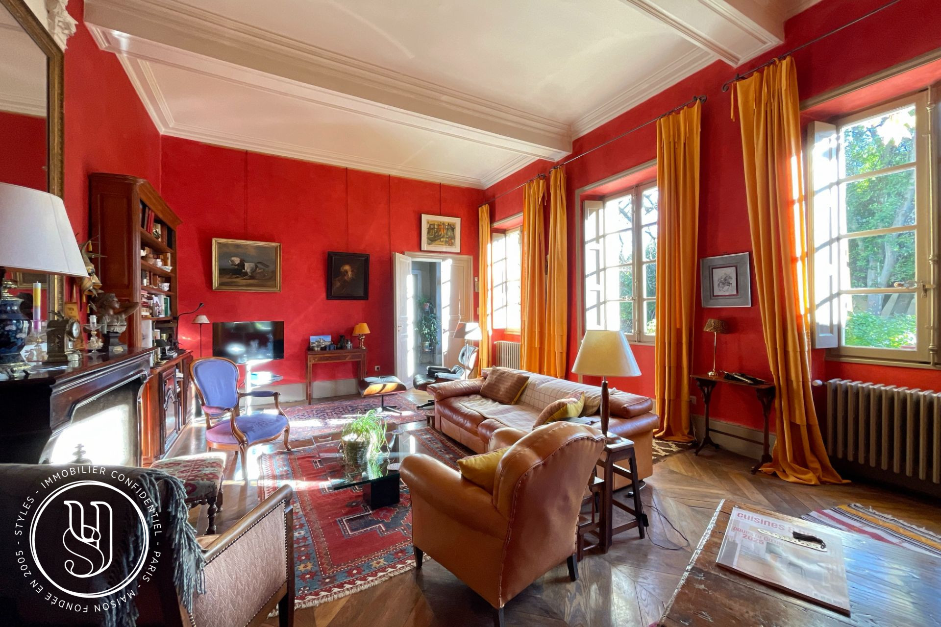 Uzès - center, stunning manor house with an elevator and garage - image 16