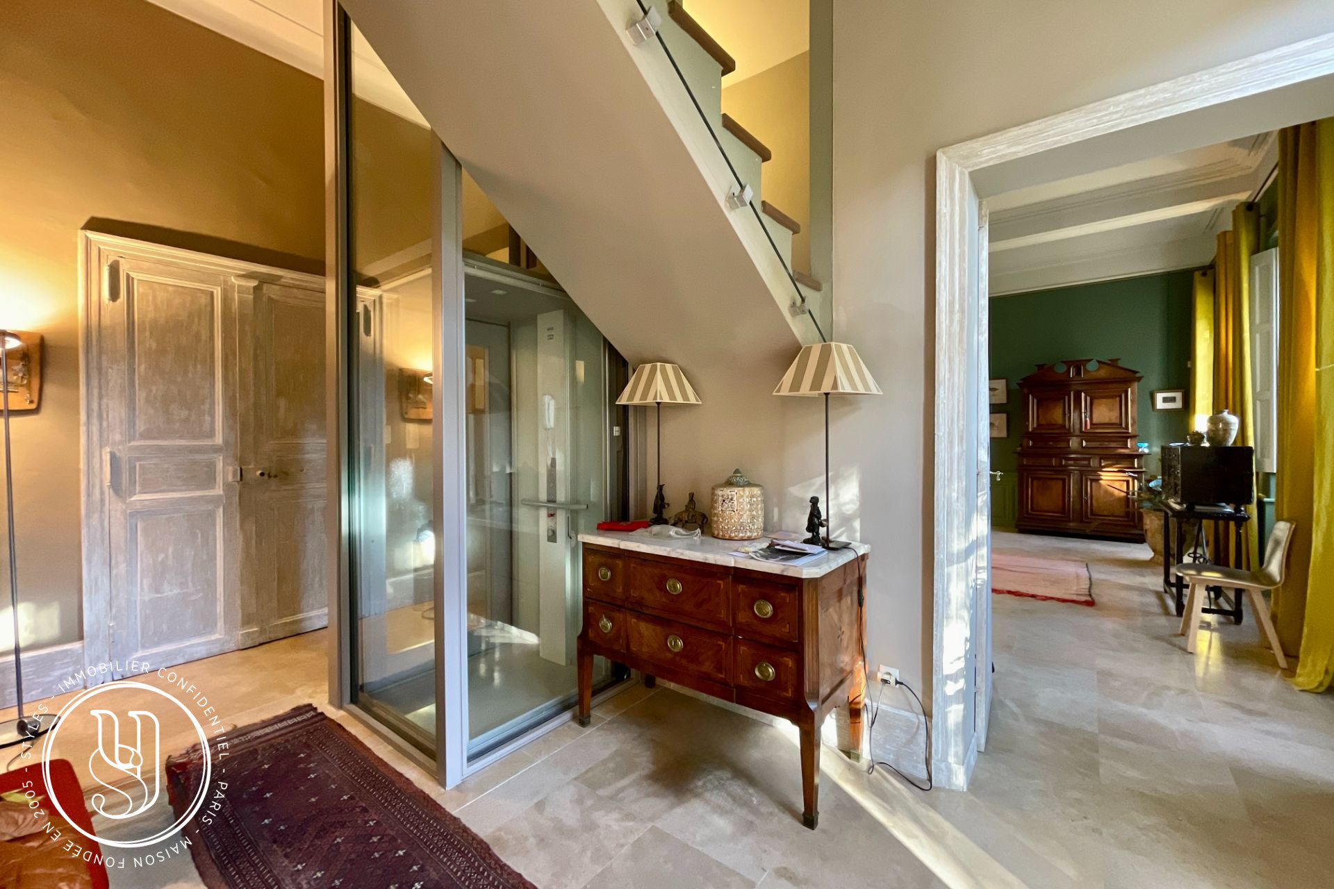 Uzès - center, stunning manor house with an elevator and garage - image 14