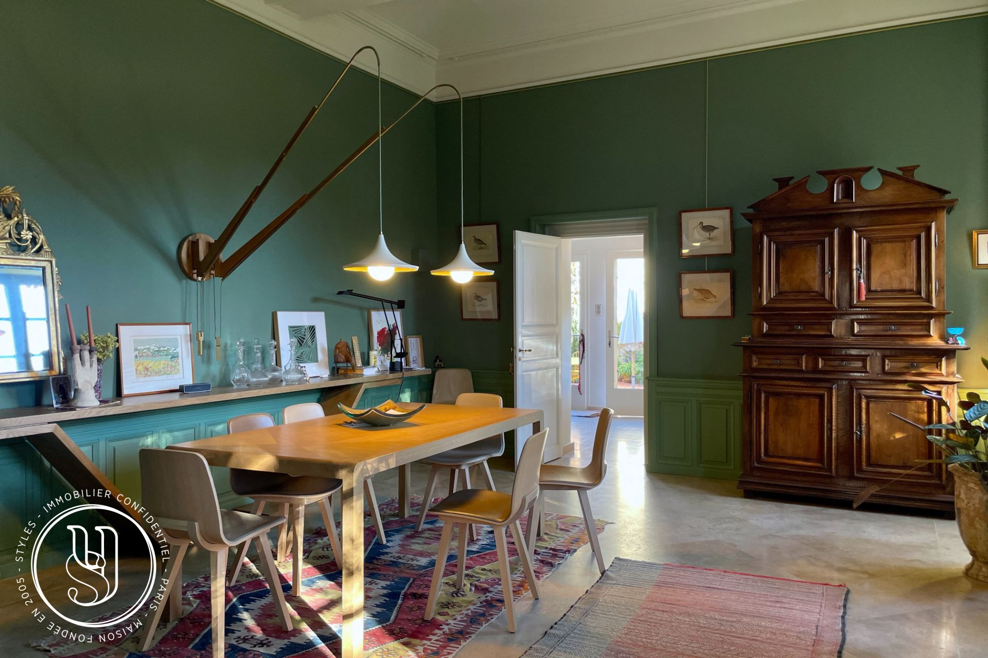 Uzès - center, stunning manor house with an elevator and garage - image 9