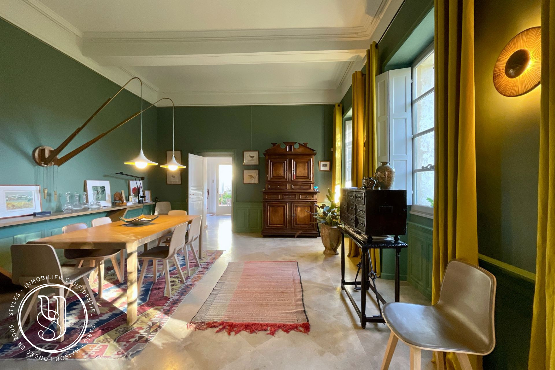 Uzès - center, stunning manor house with an elevator and garage - image 4