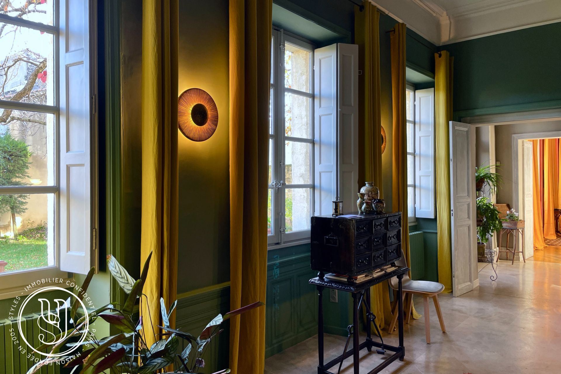 Uzès - center, stunning manor house with an elevator and garage - image 7
