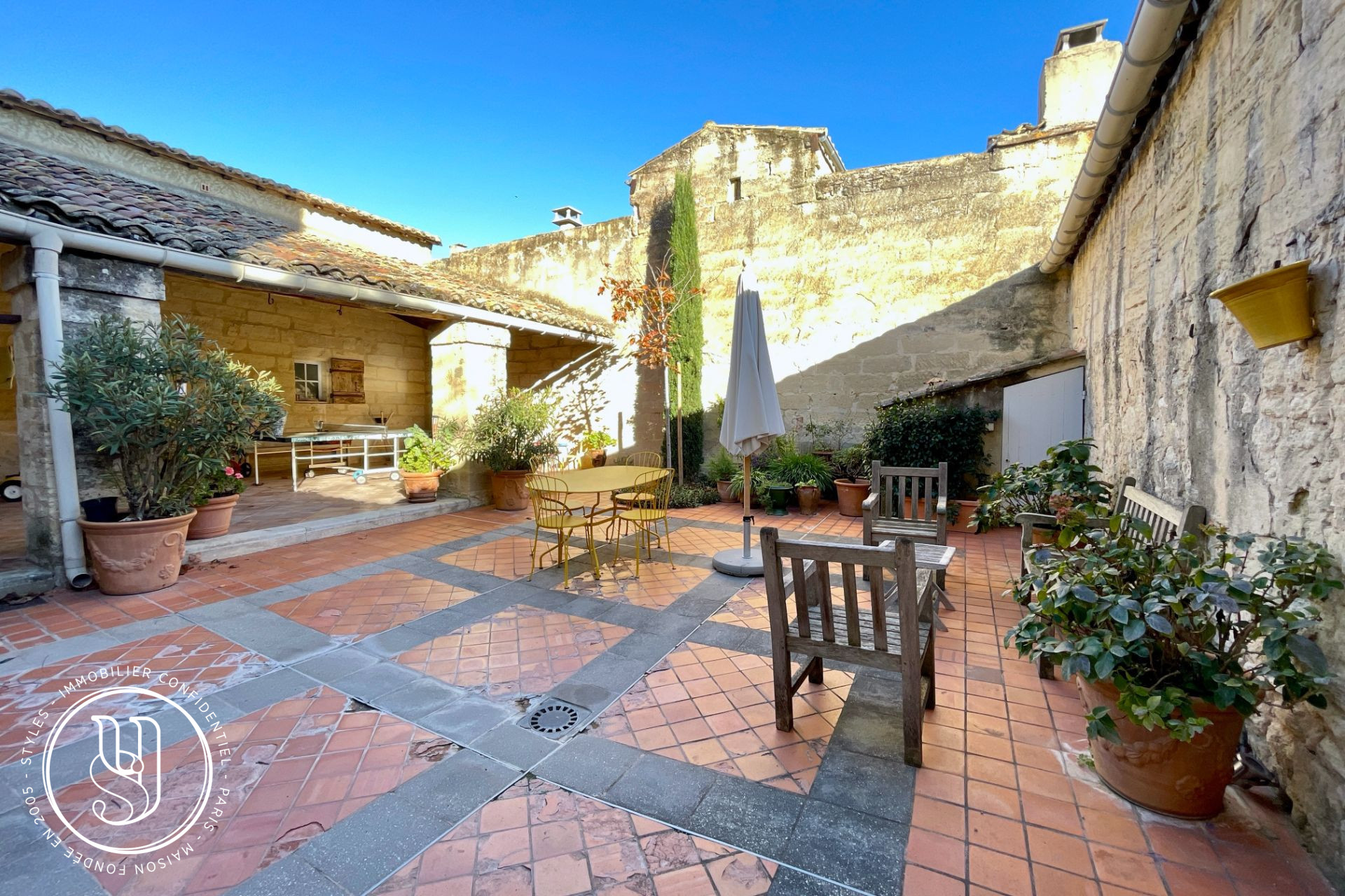 Uzès - center, stunning manor house with an elevator and garage - image 20