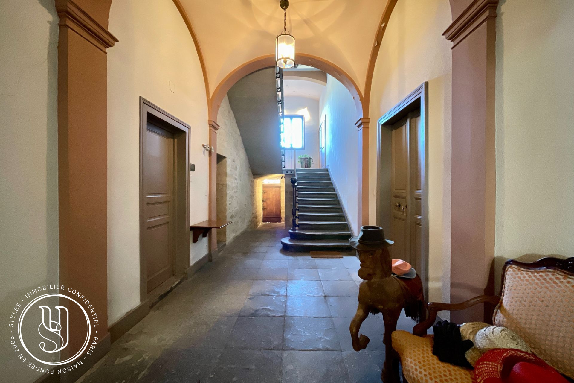 Uzès - center, stunning manor house with an elevator and garage - image 12