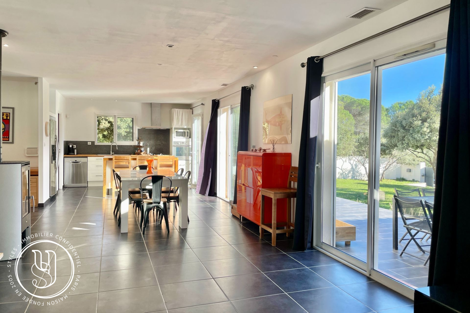 Uzès - close to the city center, a modern house. - image 4