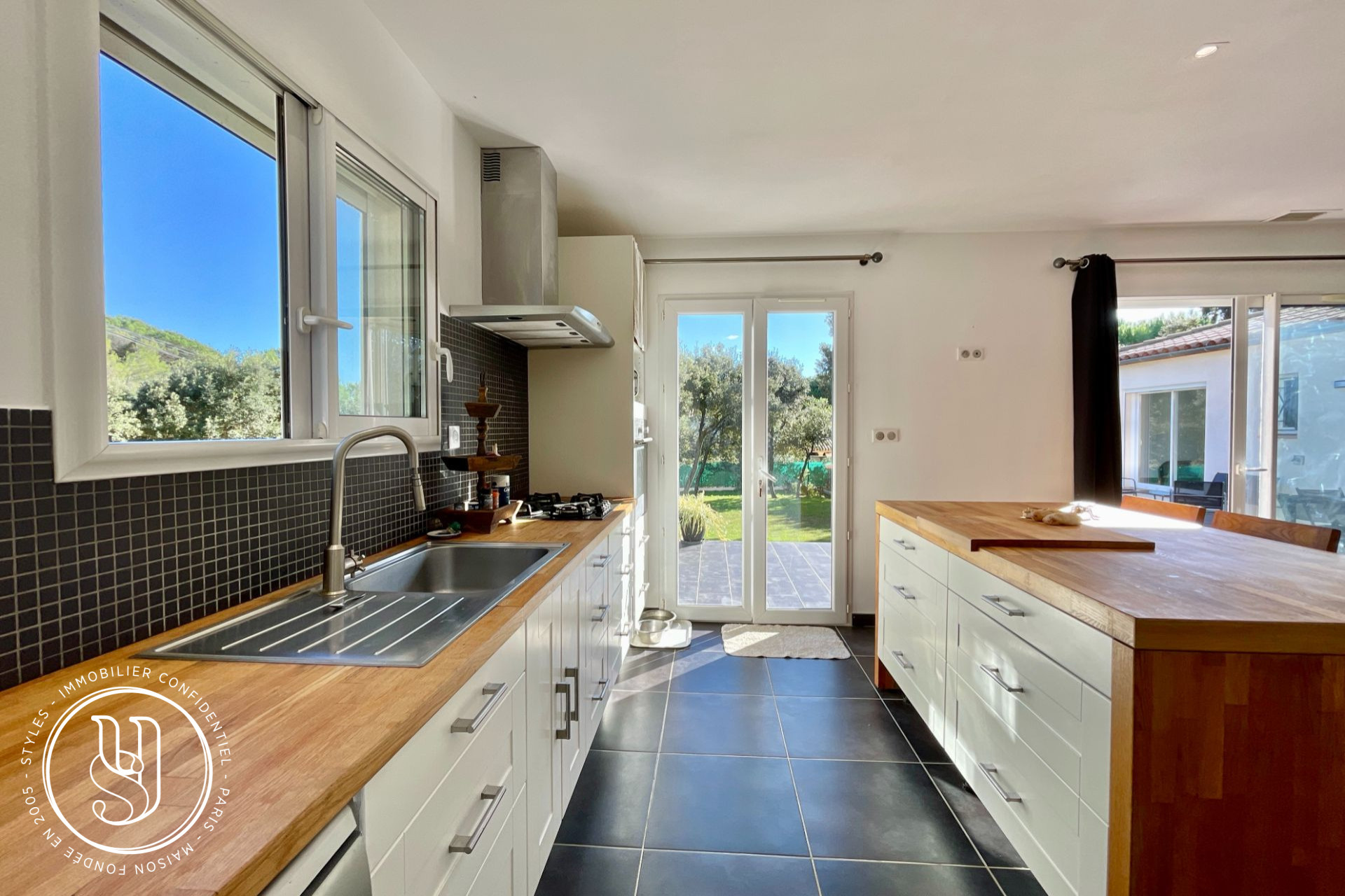 Uzès - close to the city center, a modern house. - image 3