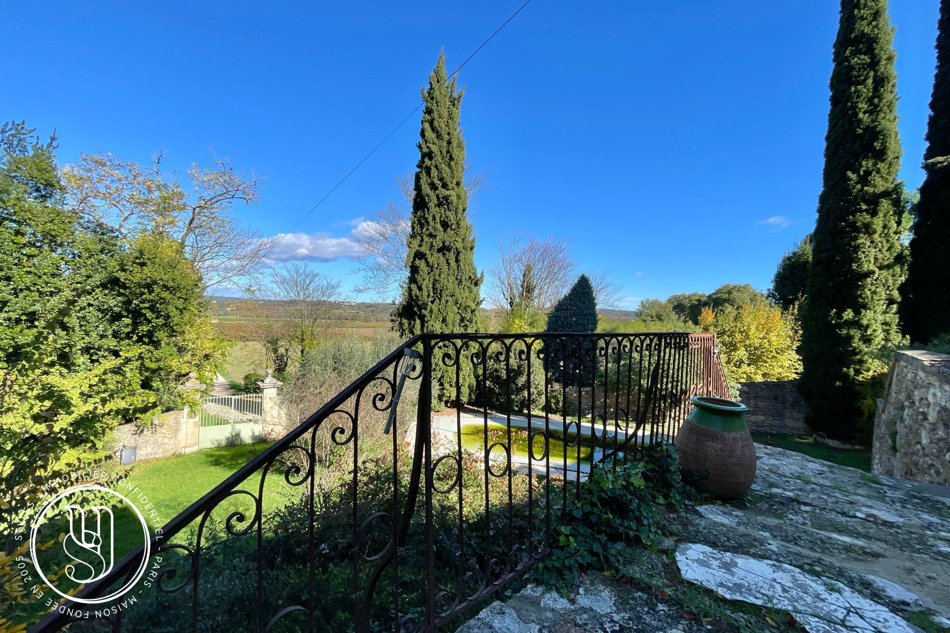 Uzès - immediate vicinity, for sale, a bastide with a unique atmosphe - image 12