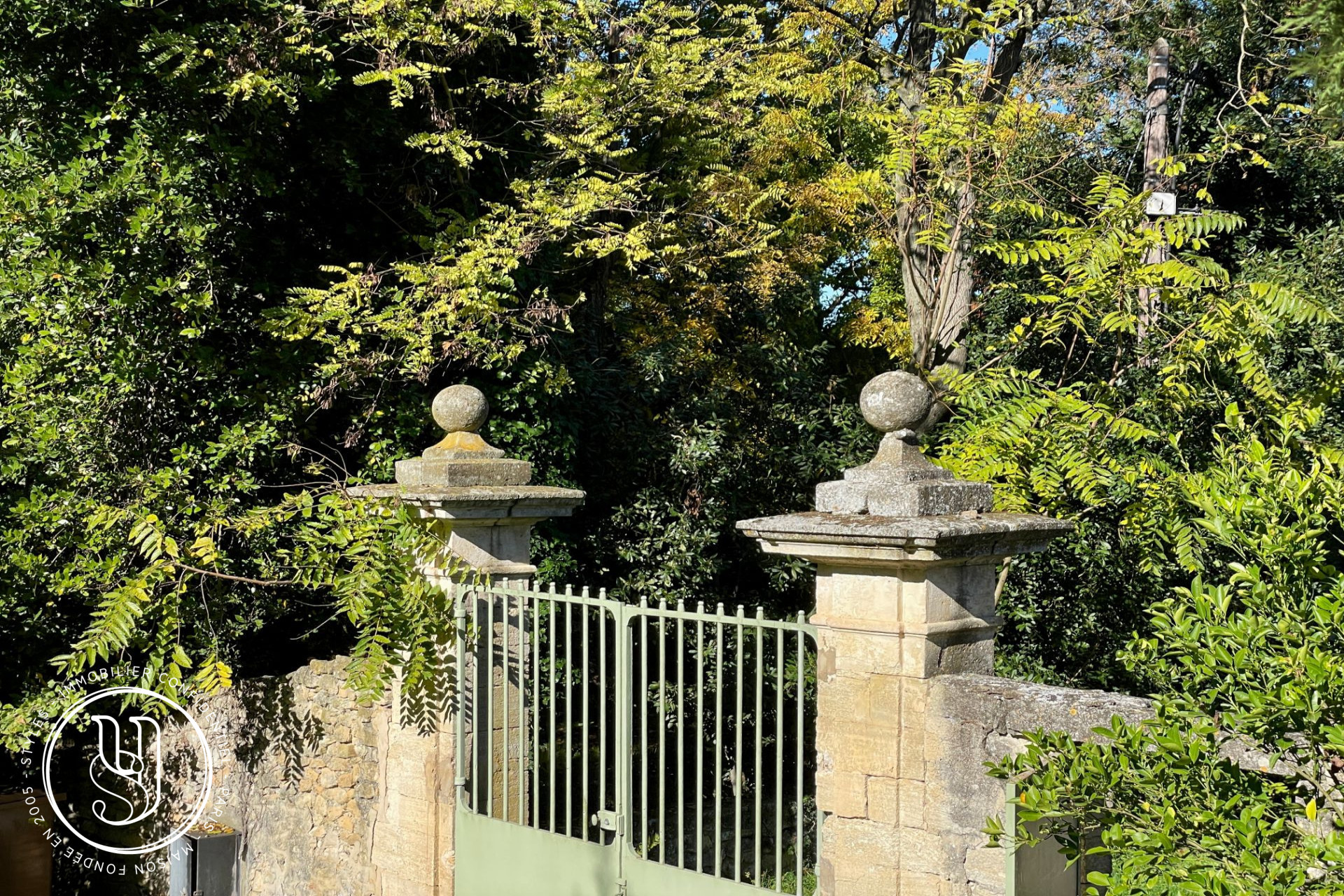 Uzès - immediate vicinity, for sale, a bastide with a unique atmosphe - image 20