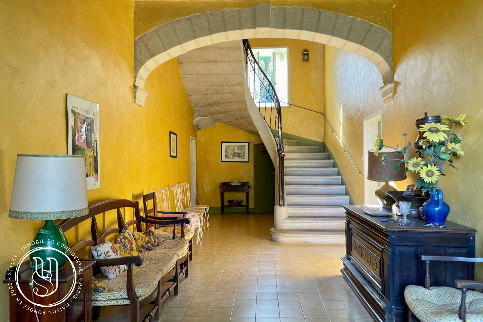 Uzès - immediate vicinity, for sale, a bastide with a unique atmosphe - image 4