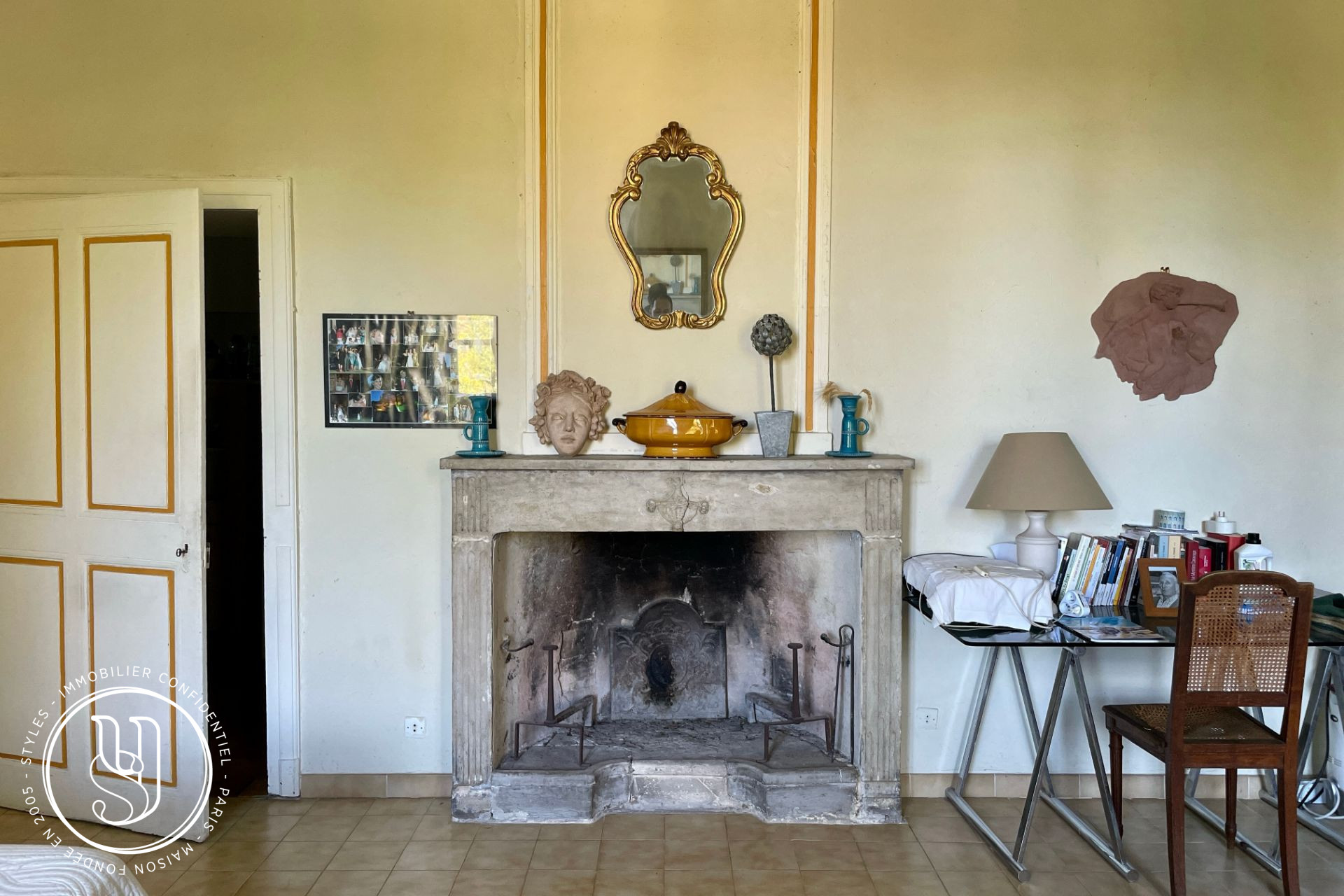 Uzès - immediate vicinity, for sale, a bastide with a unique atmosphe - image 8