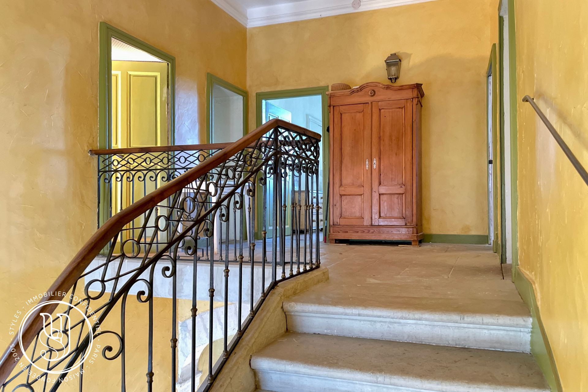Uzès - immediate vicinity, for sale, a bastide with a unique atmosphe - image 15