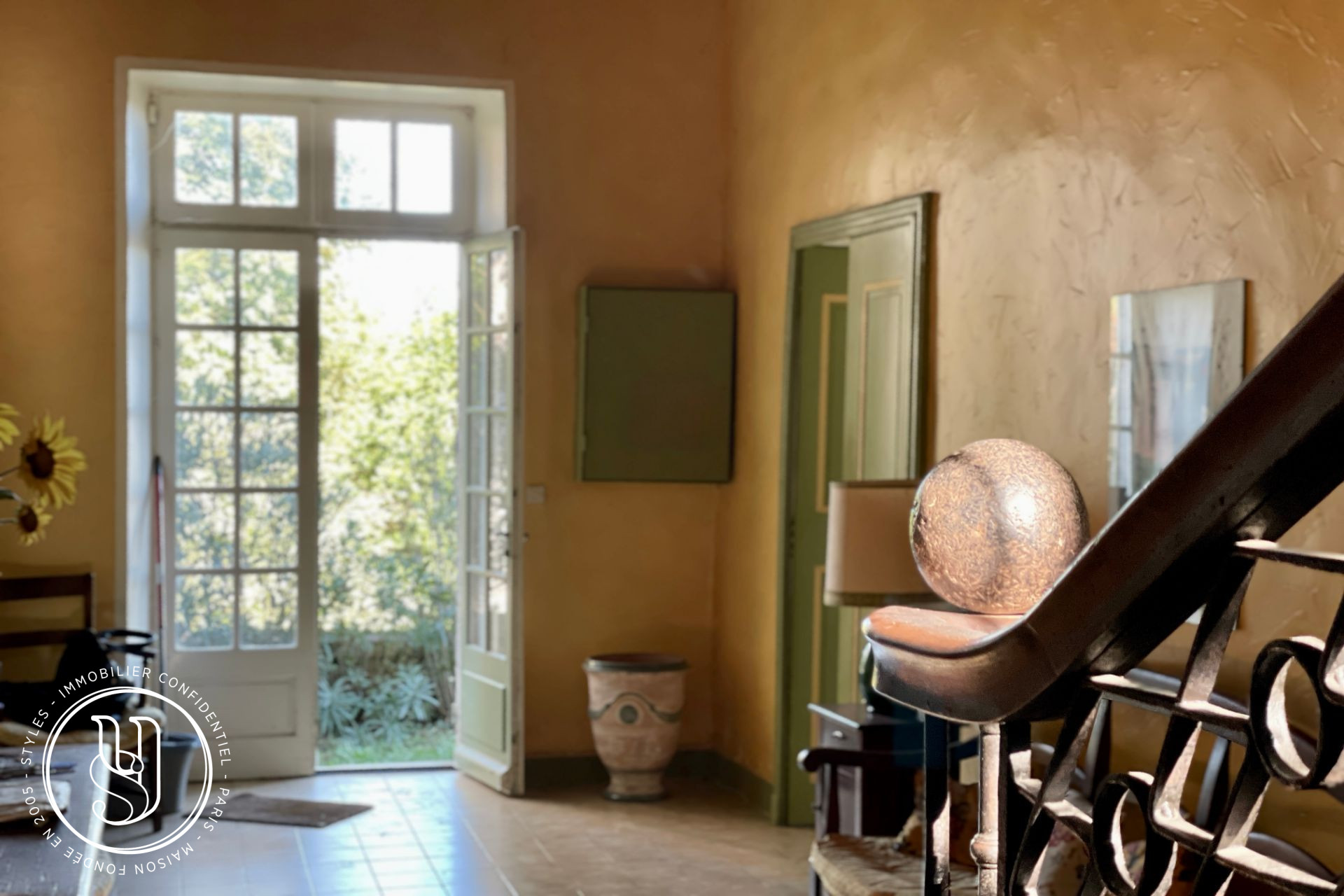 Uzès - immediate vicinity, for sale, a bastide with a unique atmosphe - image 11