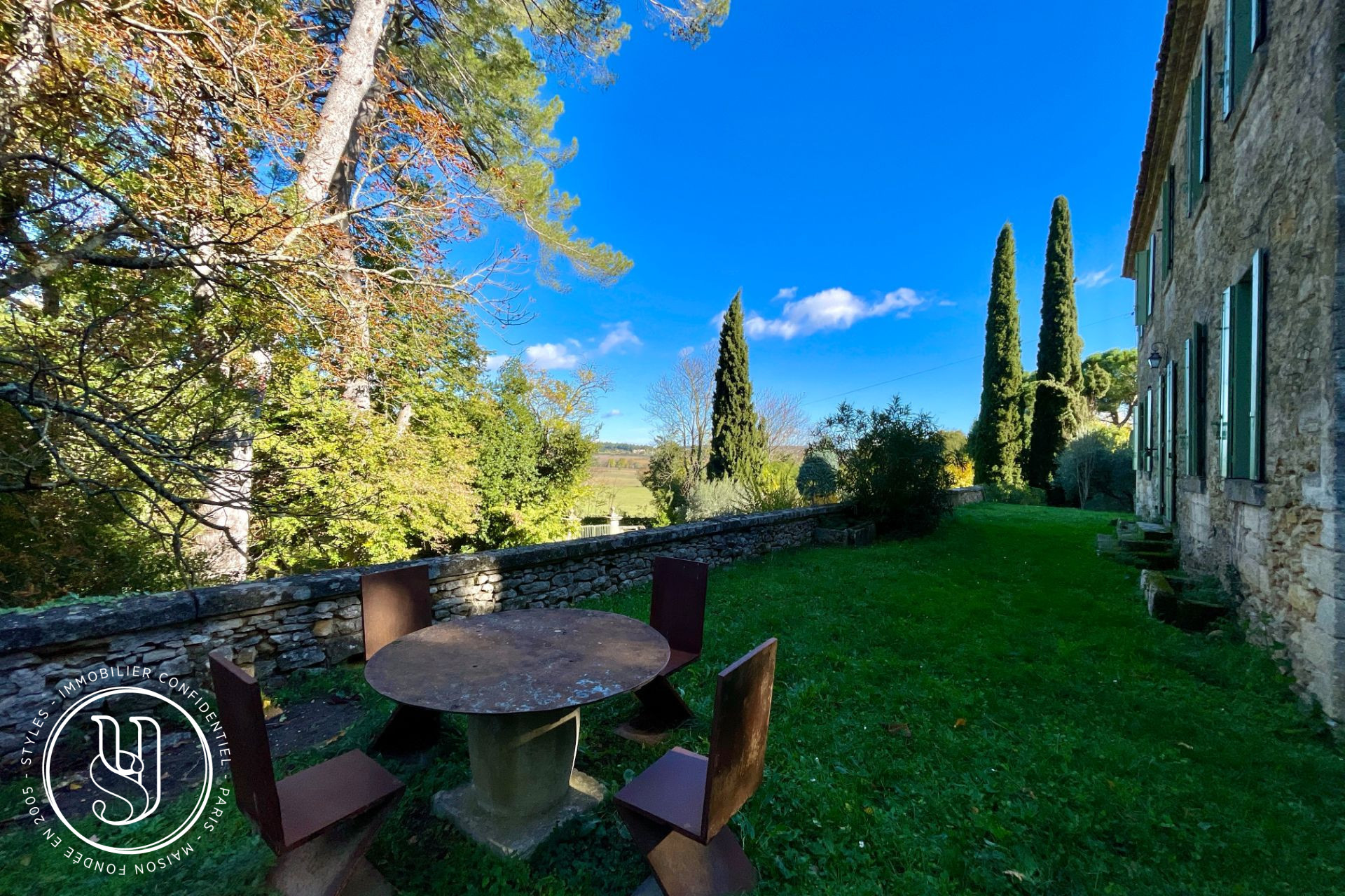 Uzès - immediate vicinity, for sale, a bastide with a unique atmosphe - image 9
