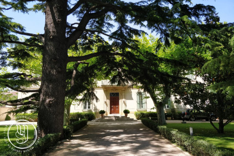 Mouriès - Un hôtel particulier du XIX ème siècle - image 1