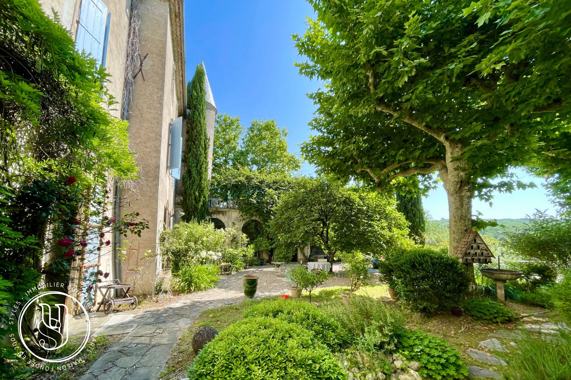 Uzès - - Cevennes, like a Tuscan castle - image 3