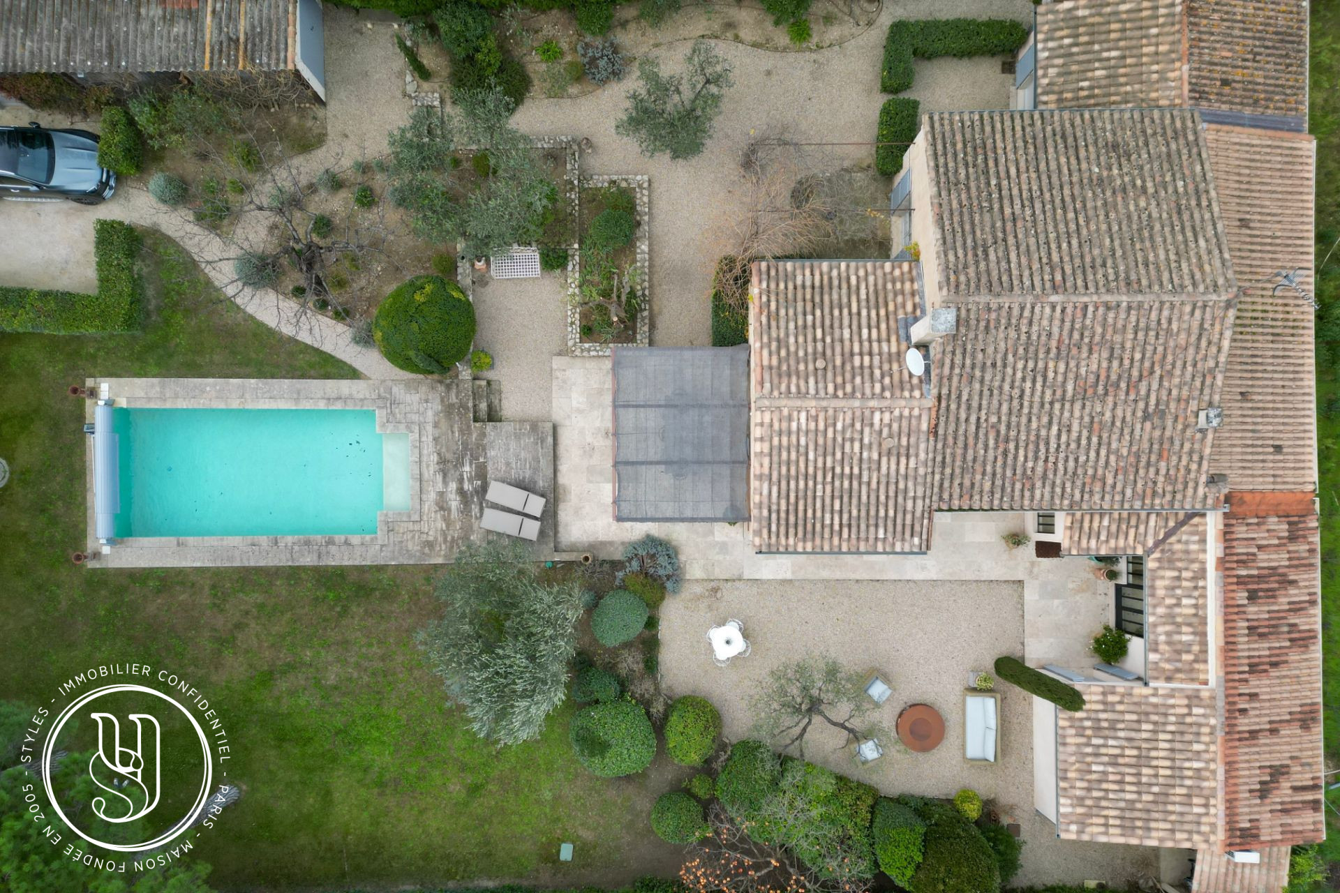 Saint-Rémy-de-Provence - under contract S T Y L E S, An elegant renovated house with a  - image 2
