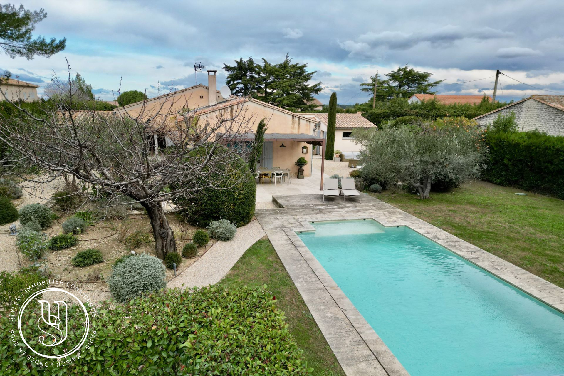 Saint-Rémy-de-Provence - under contract S T Y L E S, An elegant renovated house with a  - image 13