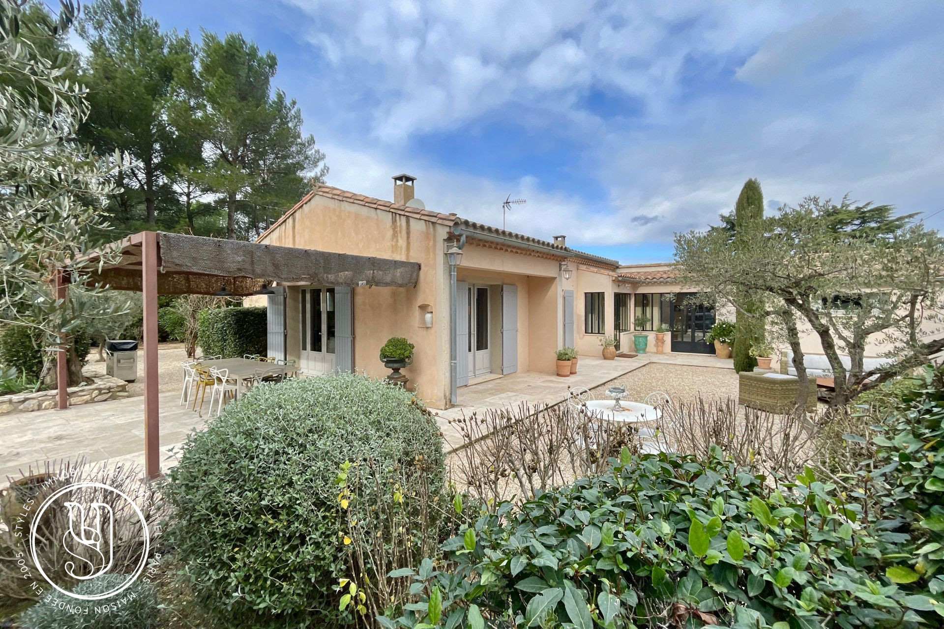 Saint-Rémy-de-Provence - under contract S T Y L E S, An elegant renovated house with a  - image 15