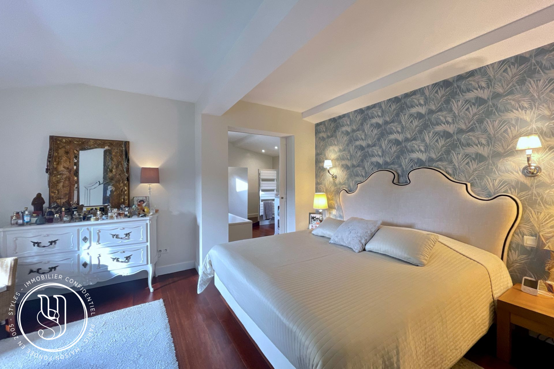 Saint-Rémy-de-Provence - under contract S T Y L E S, An elegant renovated house with a  - image 20