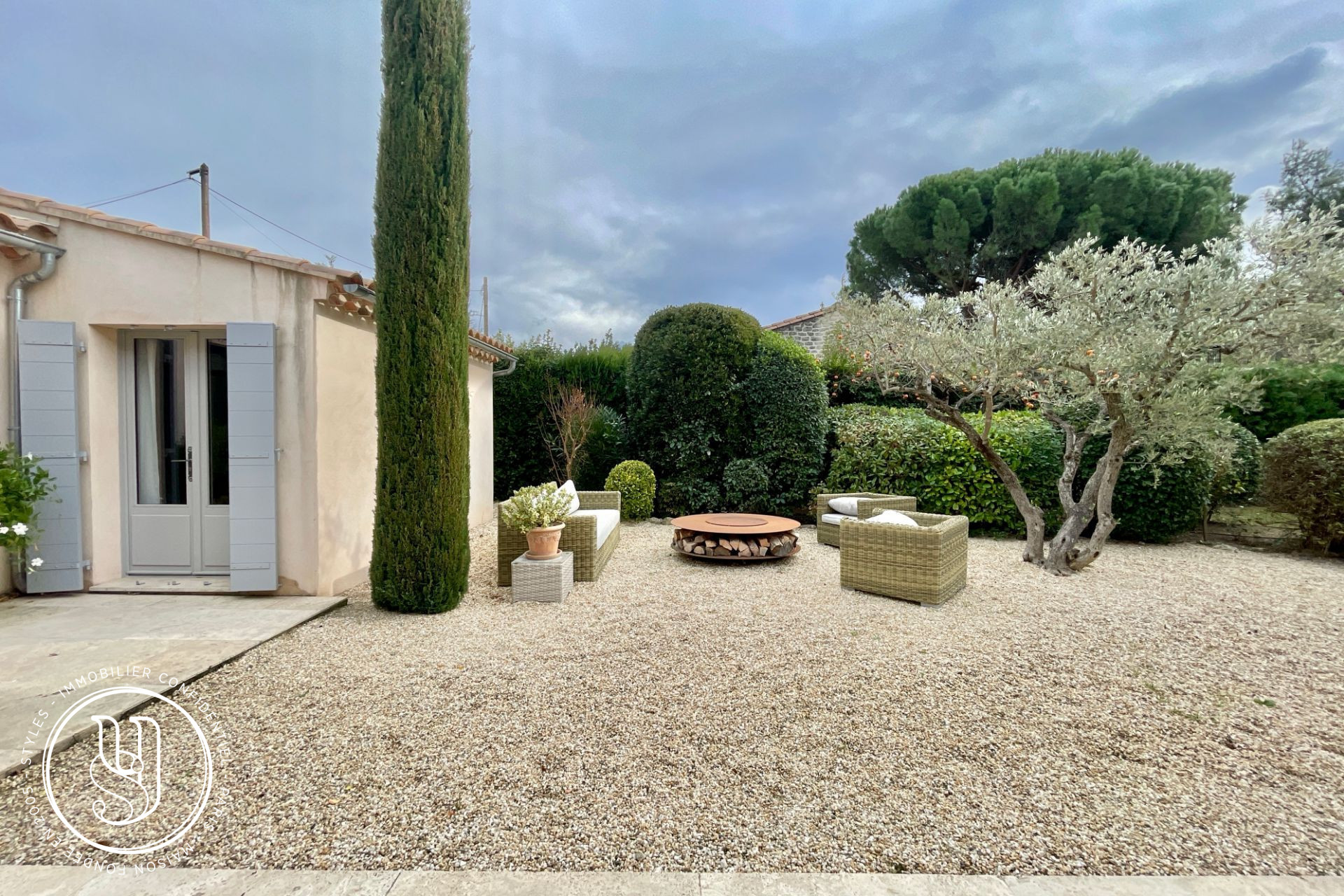 Saint-Rémy-de-Provence - under contract S T Y L E S, An elegant renovated house with a  - image 8