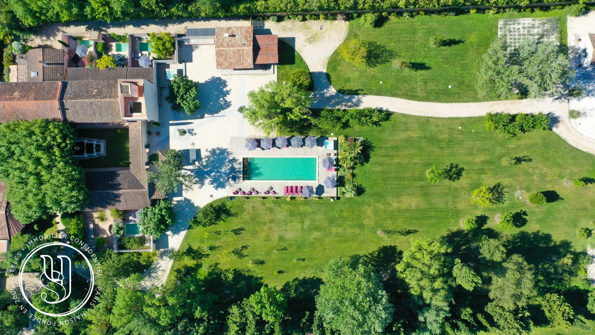 Saint-Rémy-de-Provence - proche, une demeure unique aux portes des Alpilles - image 2