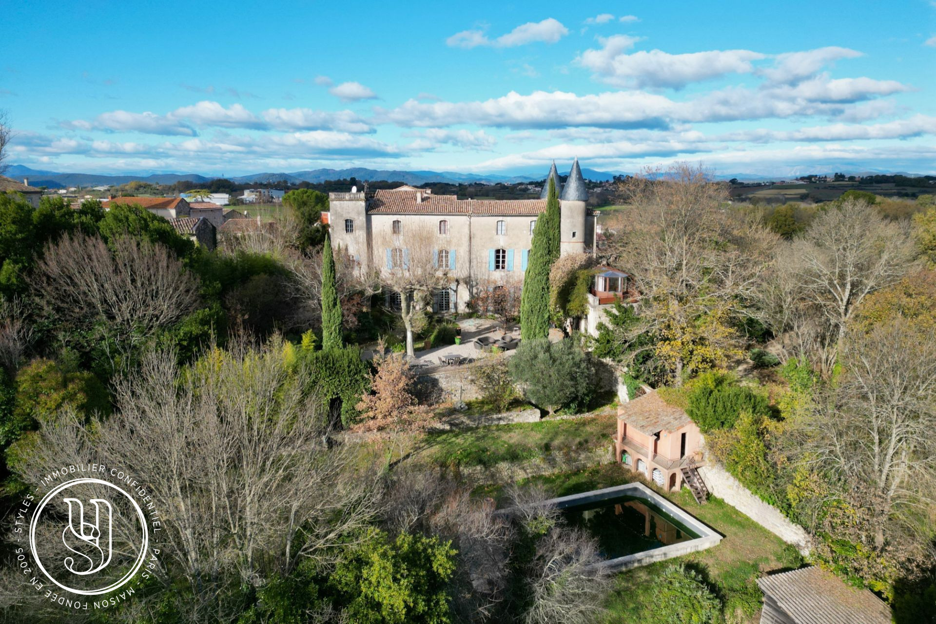 Uzès - - Cevennes, like a Tuscan castle - image 1