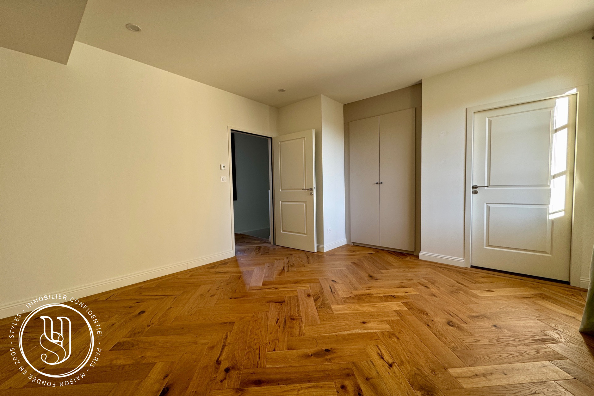Uzès - center, P3 apartment in a secure residence with a swimming poo - image 8