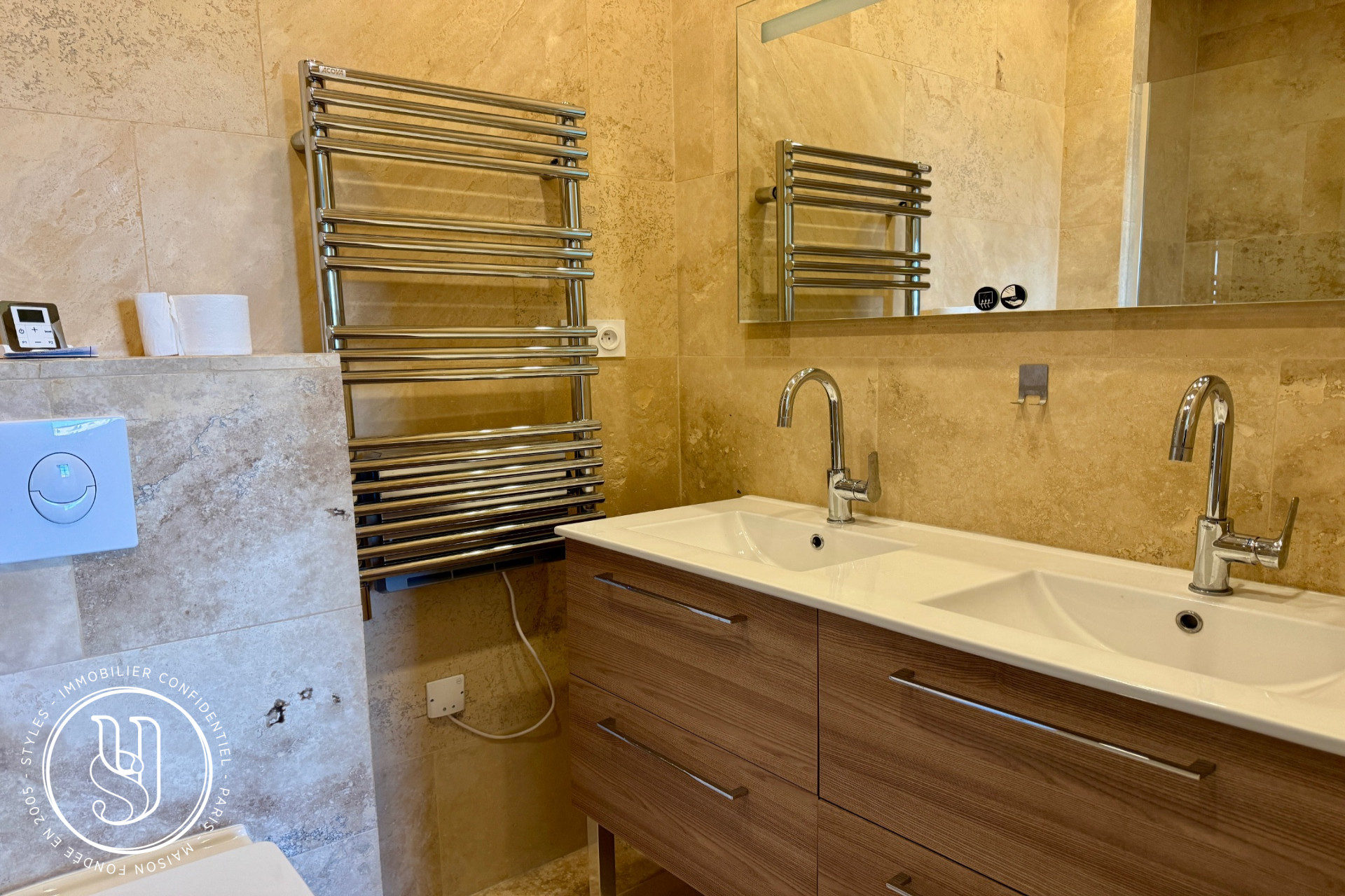Uzès - center, P3 apartment in a secure residence with a swimming poo - image 11