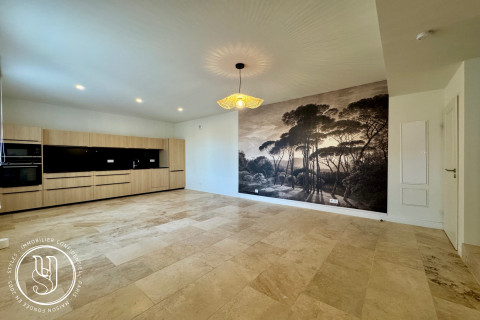 Uzès - center, P3 apartment in a secure residence with a swimming poo - image 1