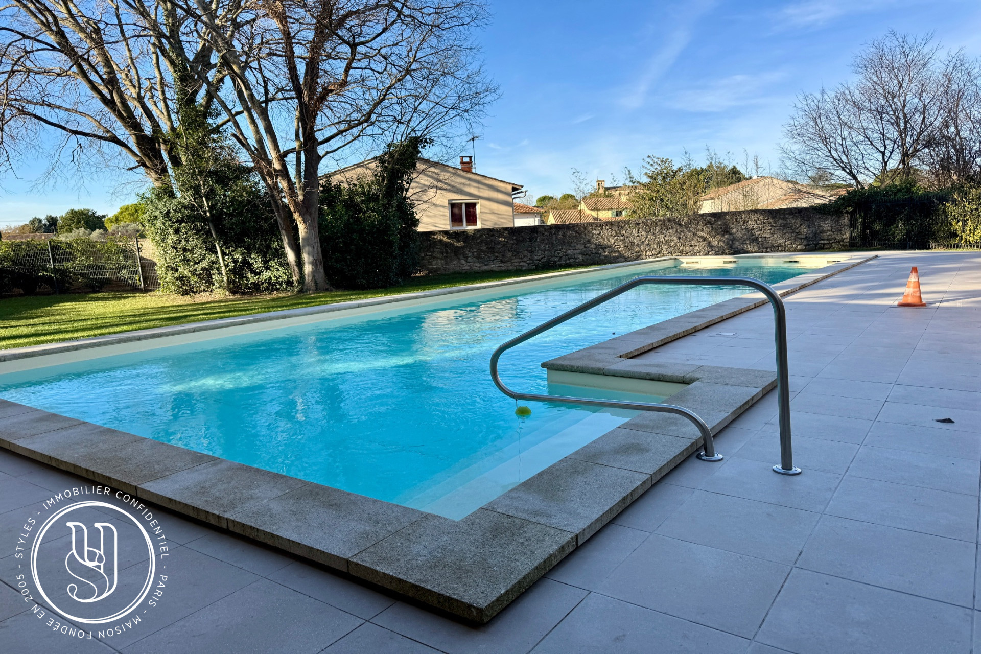 Uzès - center, P3 apartment in a secure residence with a swimming poo - image 6