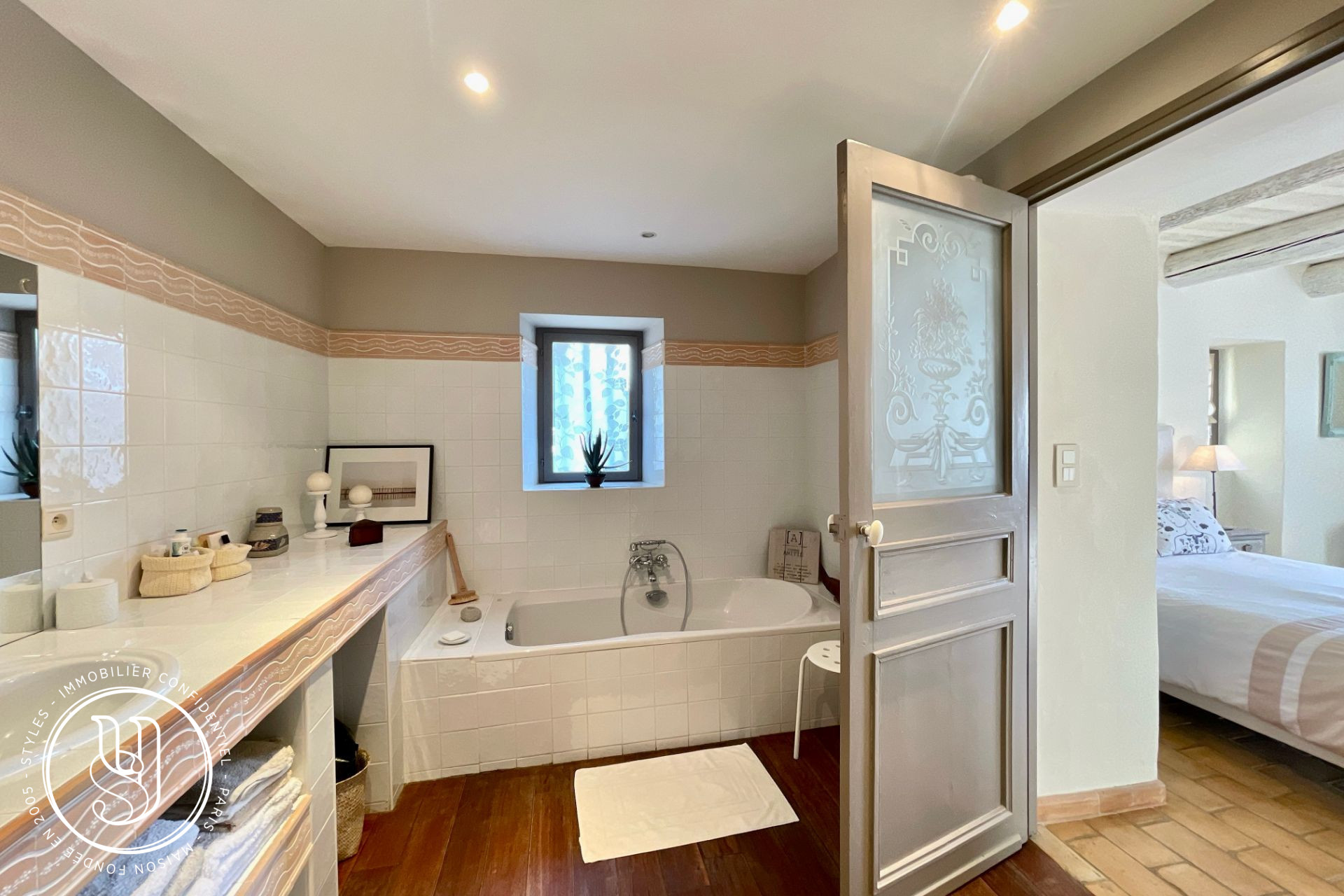 Saint-Rémy-de-Provence - close by, a charming house in the heart of a Provençal village - image 20