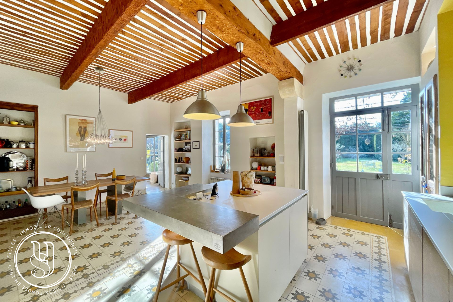 Saint-Rémy-de-Provence - close by, a charming house in the heart of a Provençal village - image 6