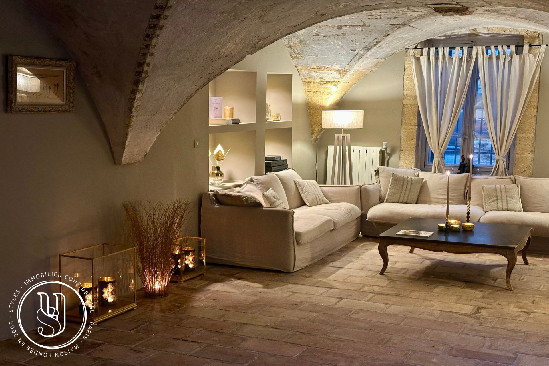 Uzès - nearby, in a lively village, superb townhouse - image 8