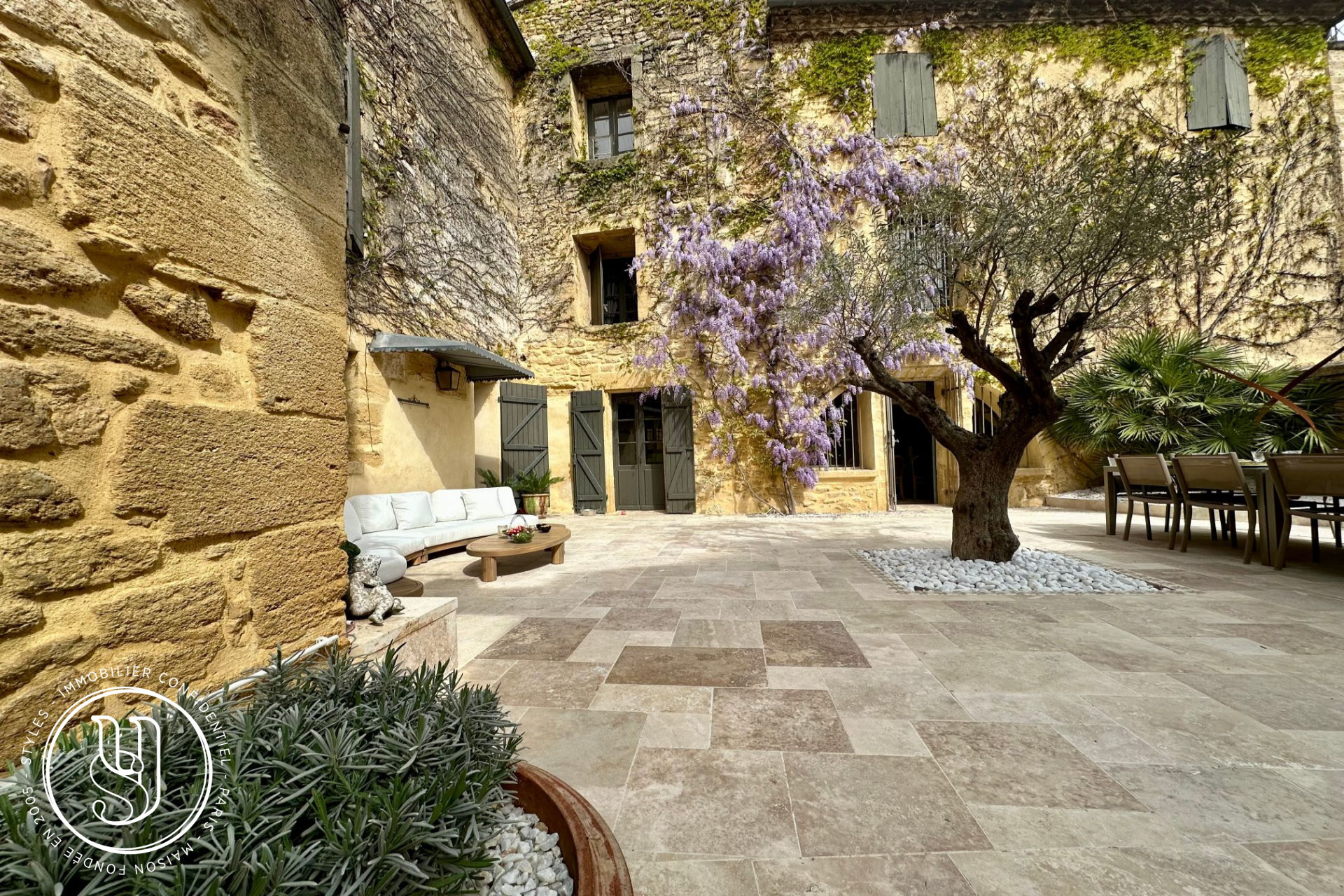 Uzès - nearby, in a lively village, superb townhouse - image 18