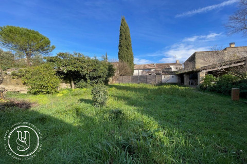 Uzès - center, a magnificent garden, a house and its small cottage to - image 1
